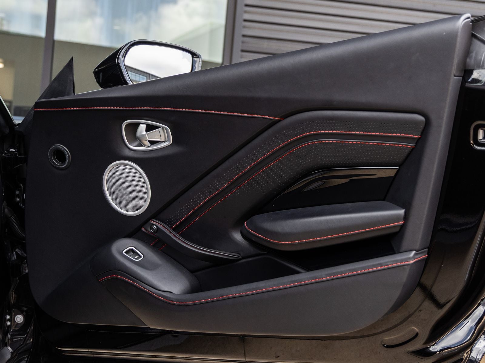2023 Aston Martin Vantage Base