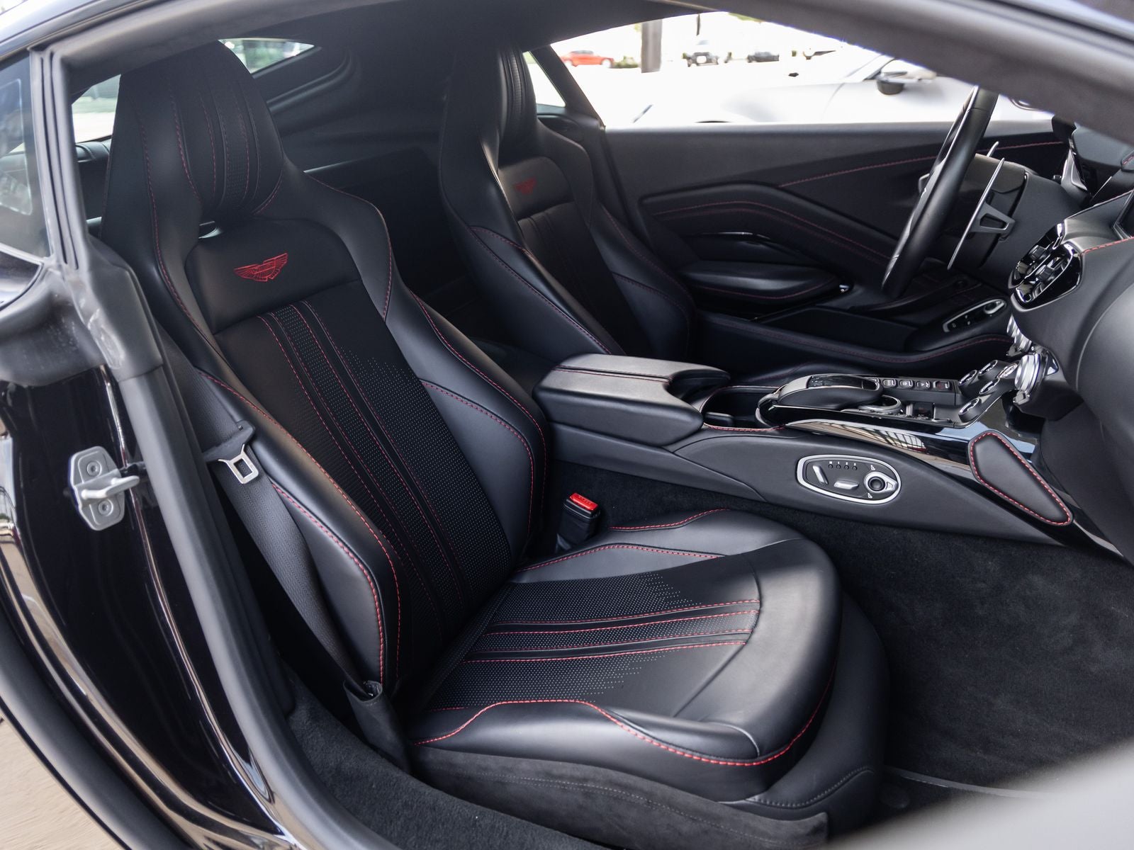 2023 Aston Martin Vantage Base