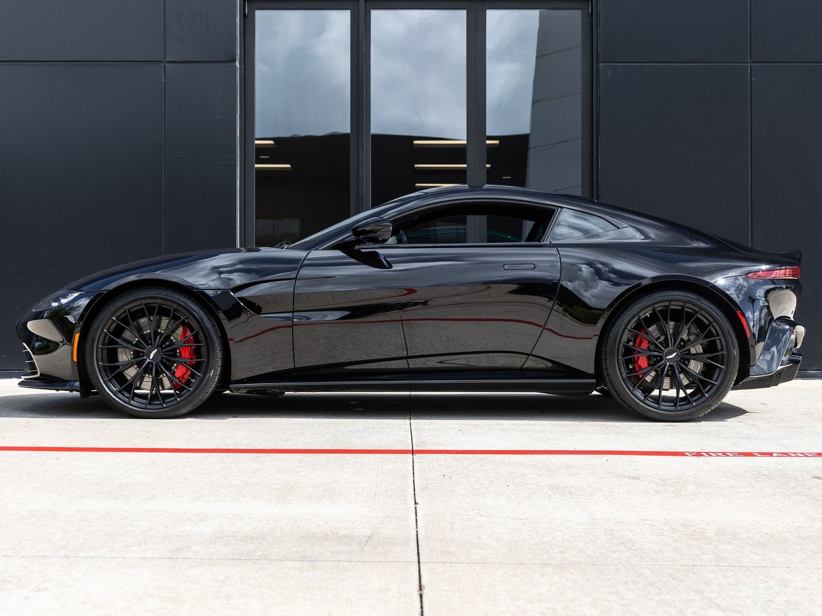 2023 Aston Martin Vantage Base
