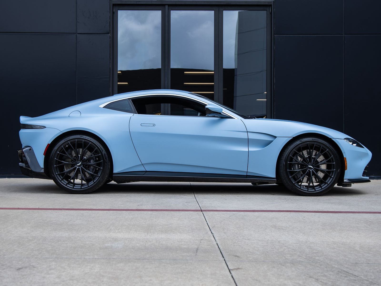 2022 Aston Martin Vantage Base
