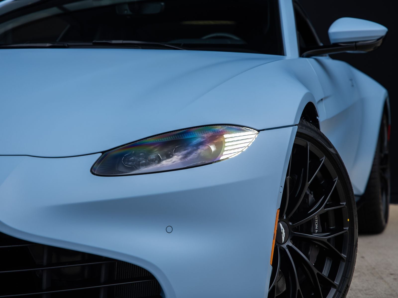 2022 Aston Martin Vantage Base