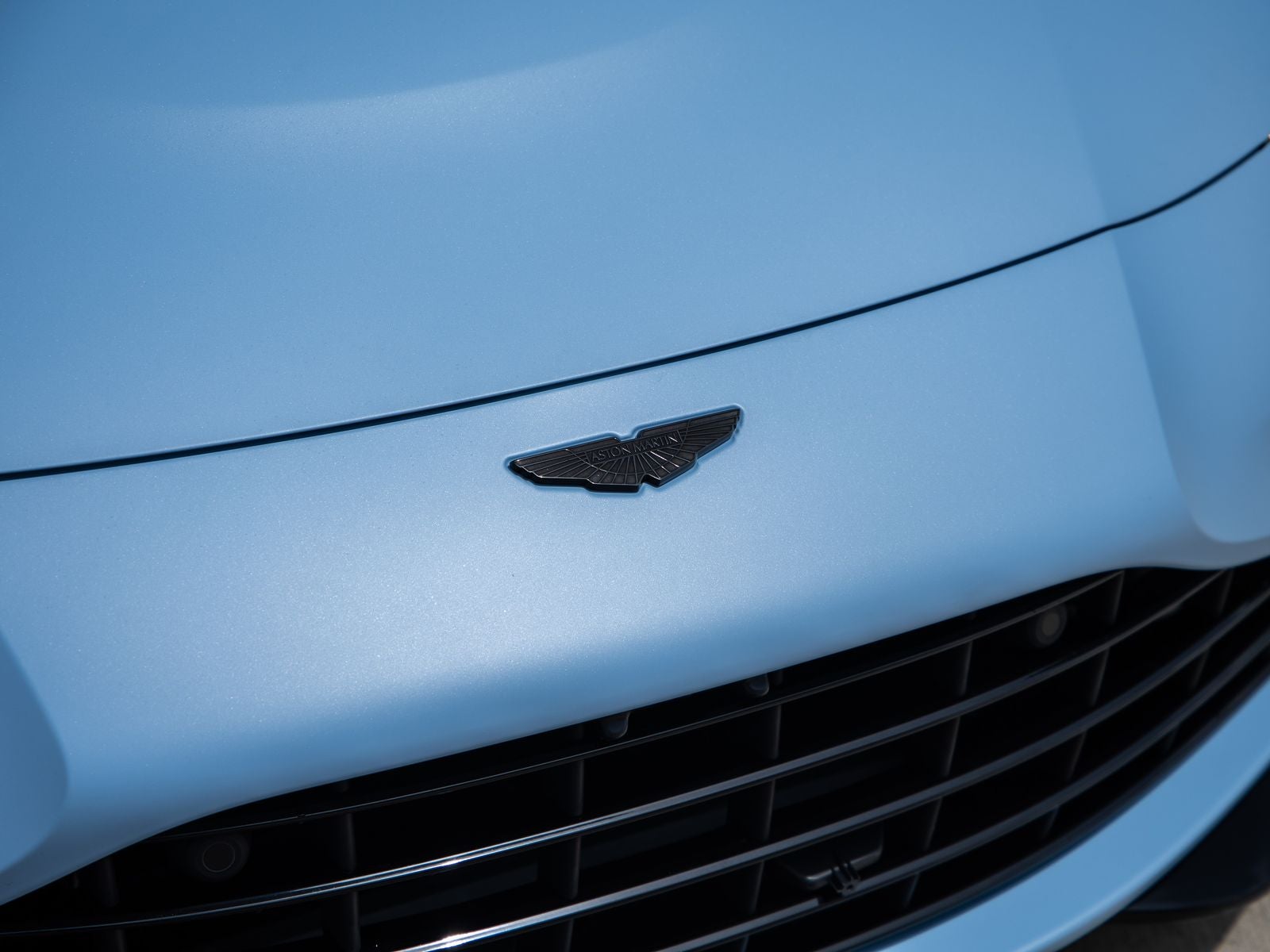 2022 Aston Martin Vantage Base