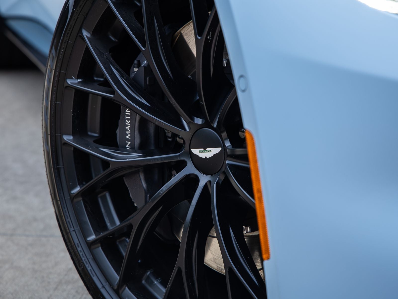 2022 Aston Martin Vantage Base