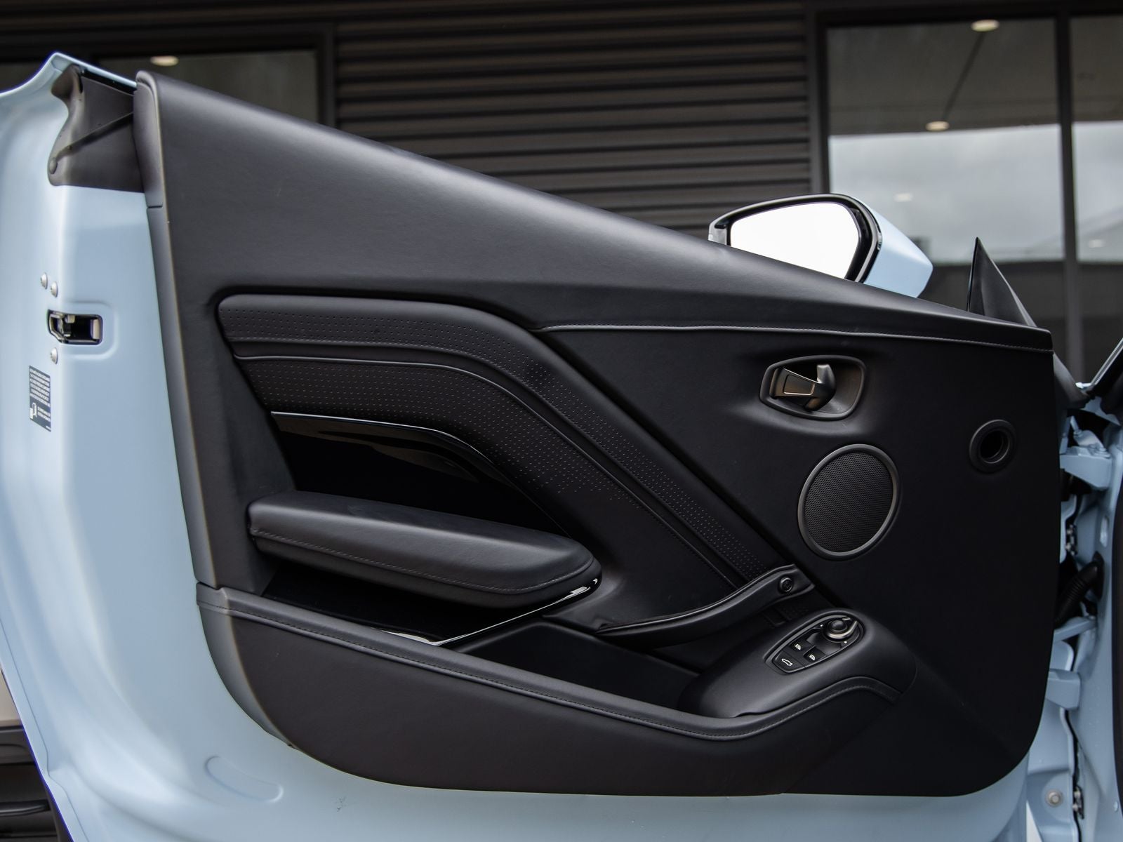 2022 Aston Martin Vantage Base