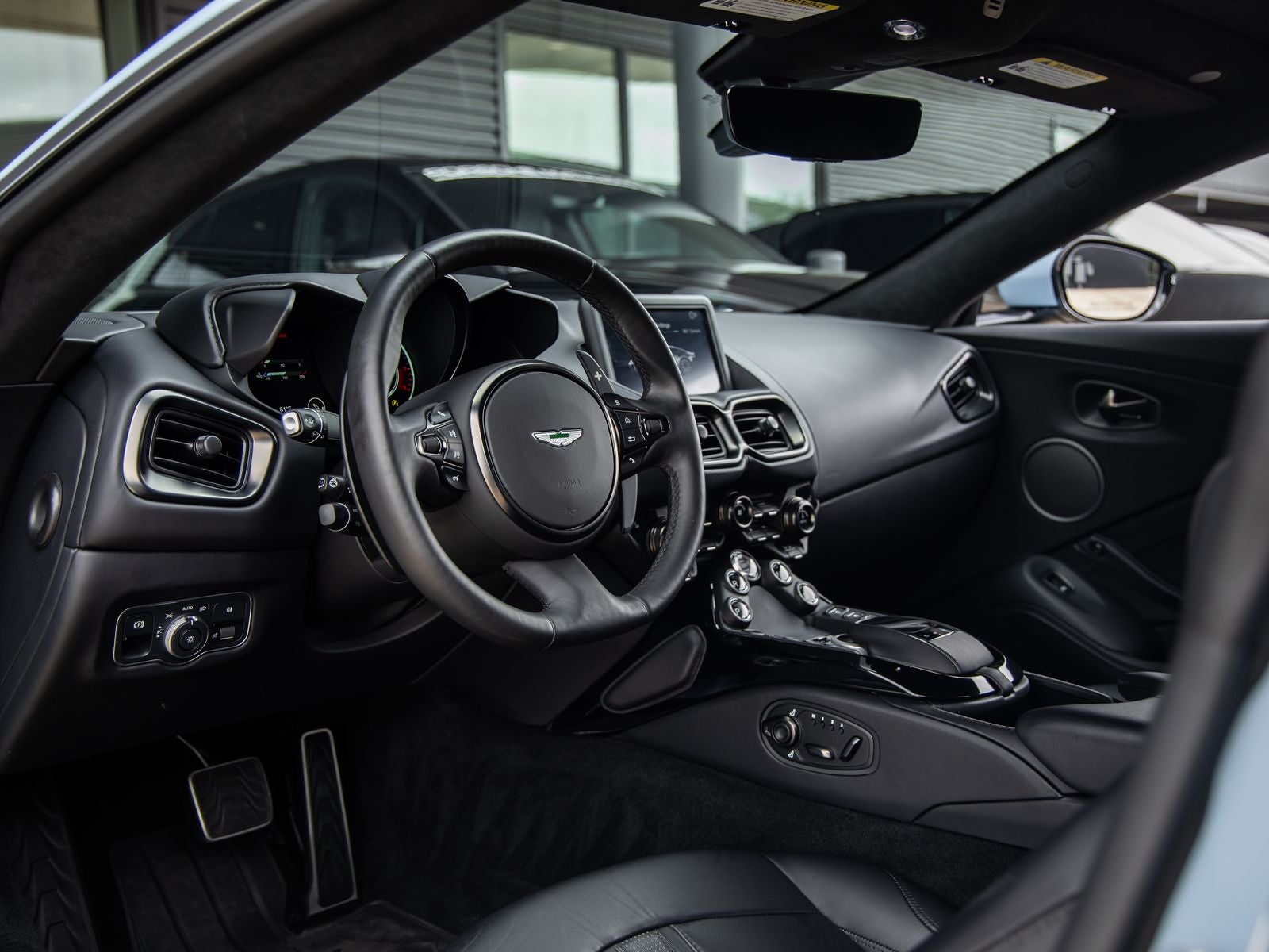 2022 Aston Martin Vantage Base