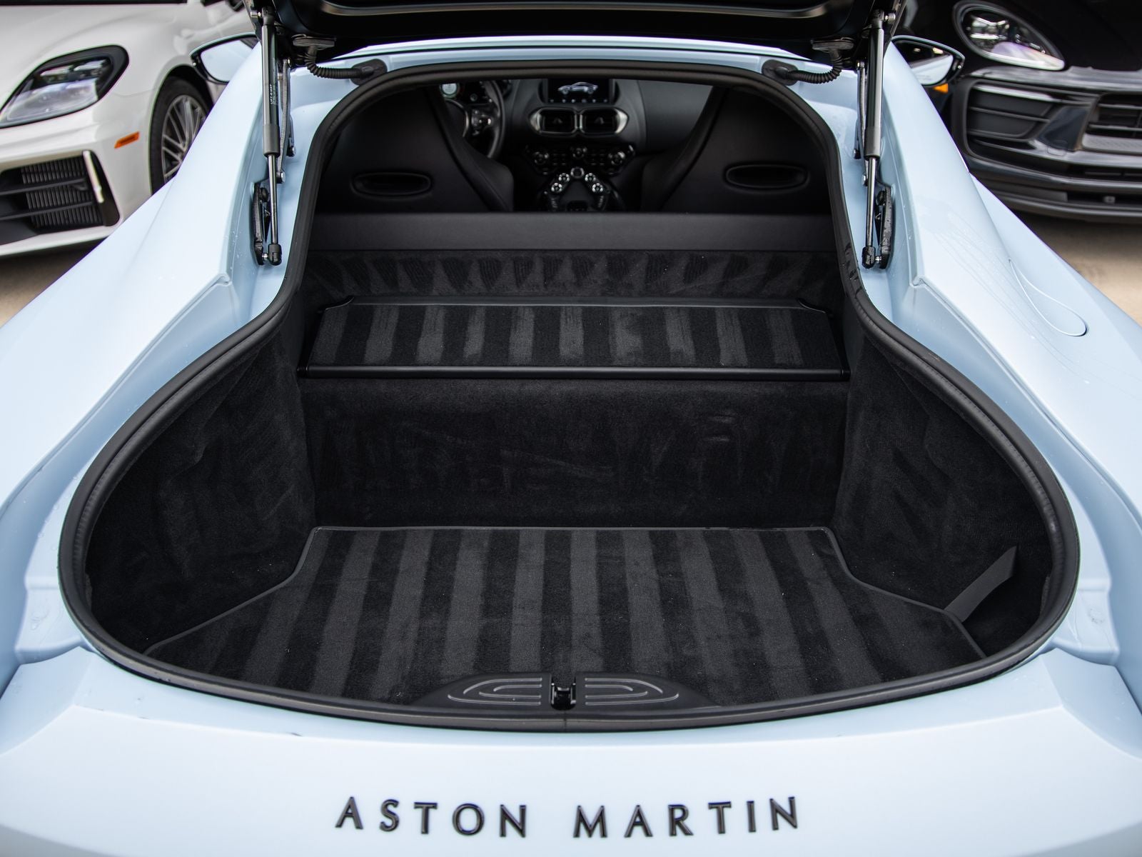 2022 Aston Martin Vantage Base