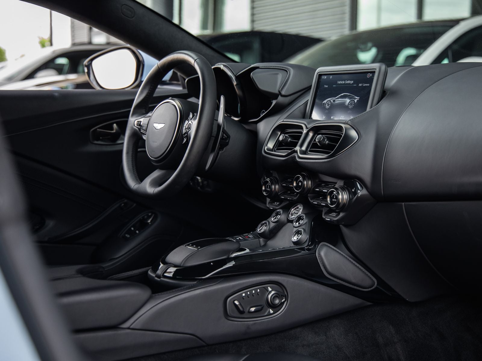 2022 Aston Martin Vantage Base