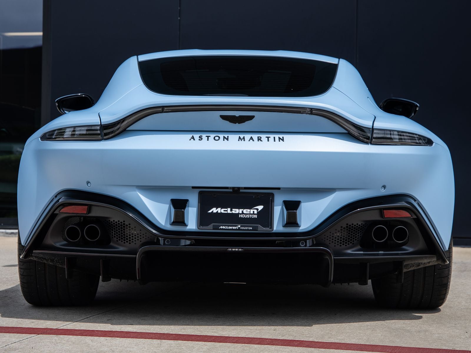 2022 Aston Martin Vantage Base