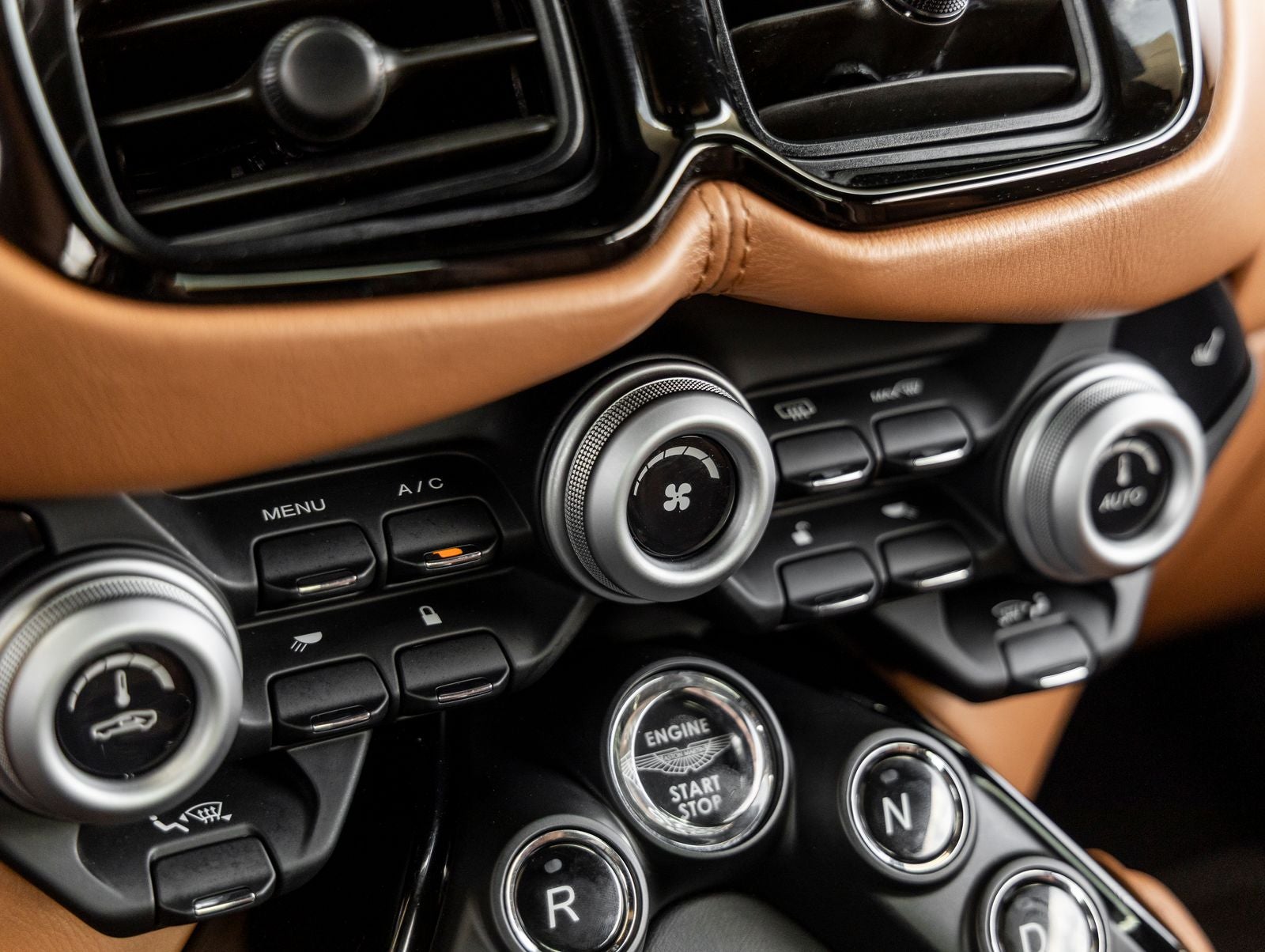 2020 Aston Martin Vantage Base