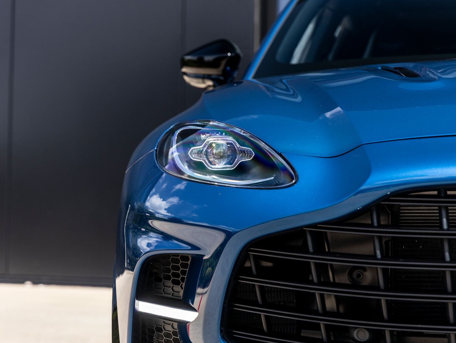 2023 Aston Martin DBX 707