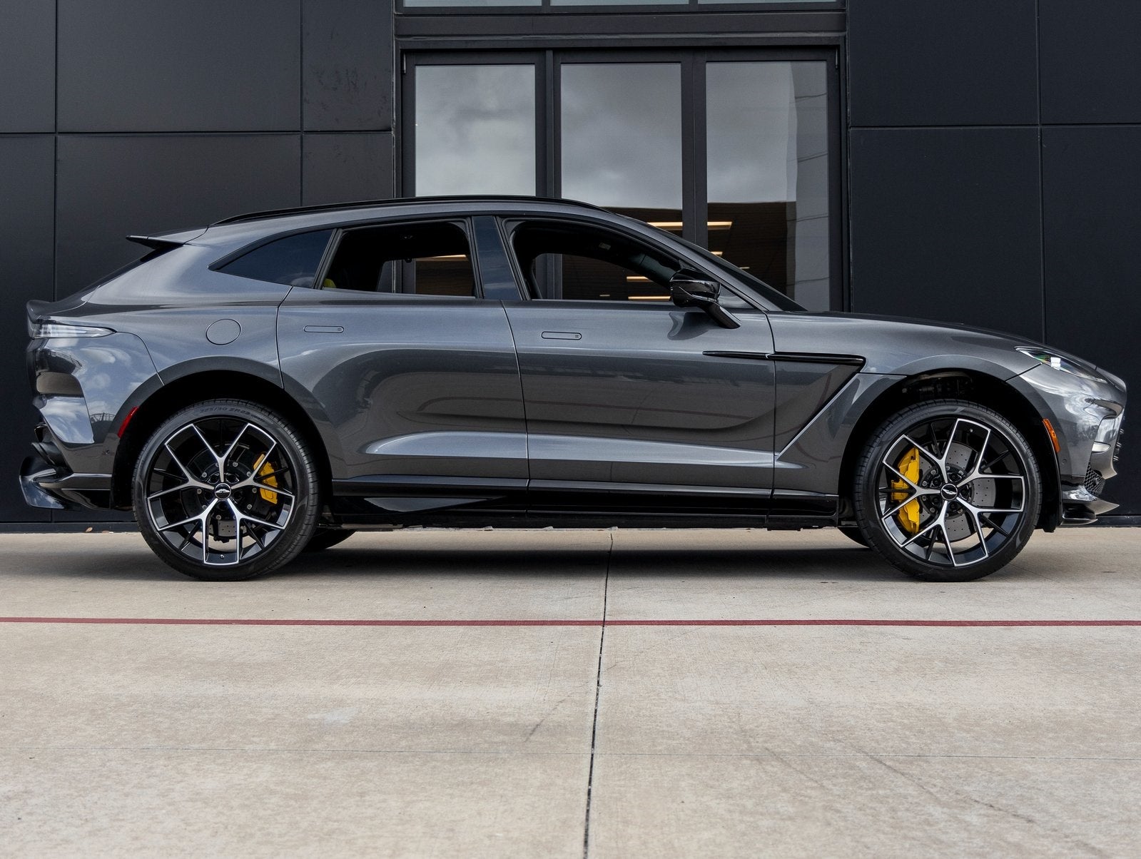 2024 Aston Martin DBX 707