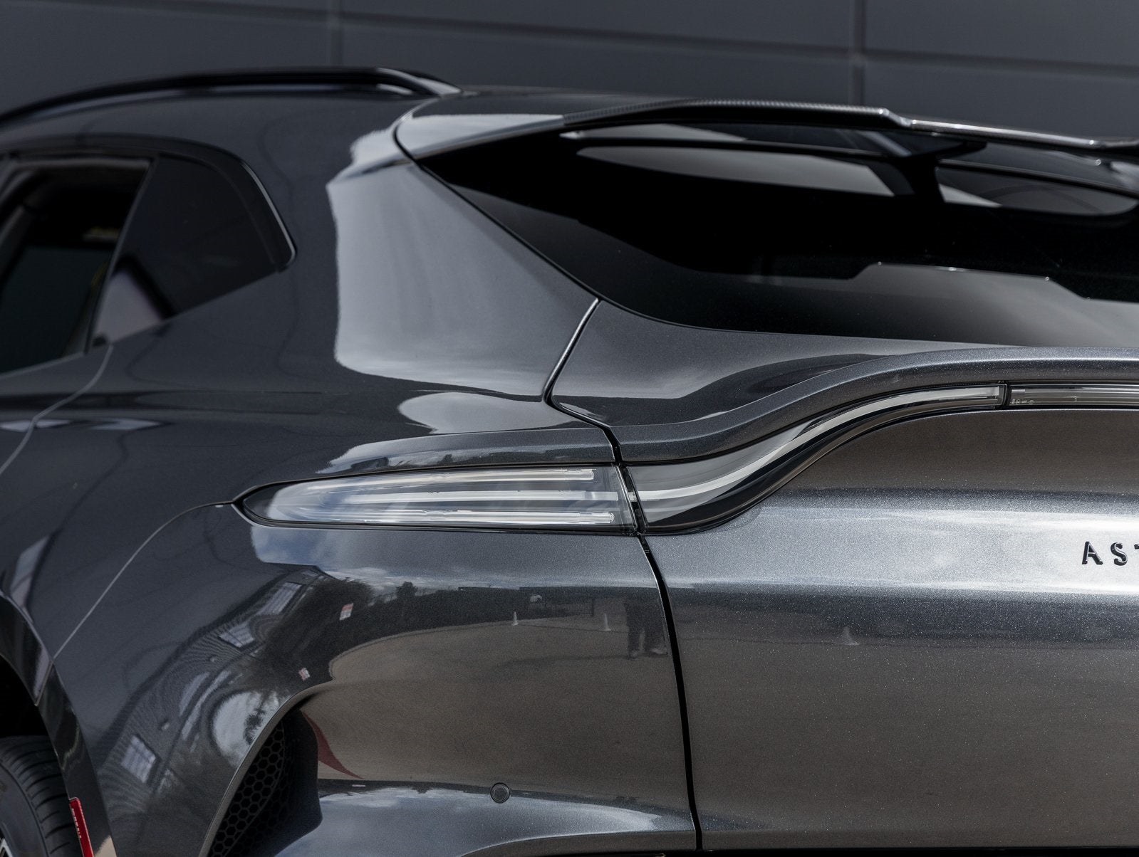 2024 Aston Martin DBX 707