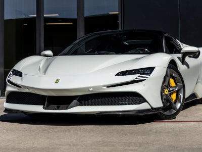 2023 Ferrari SF90 Stradale Base