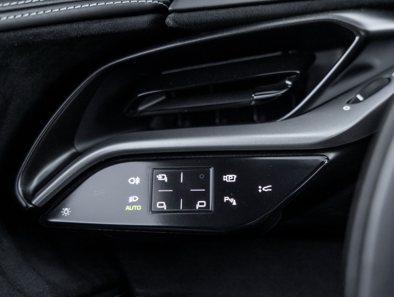 2023 Ferrari SF90 Stradale Base