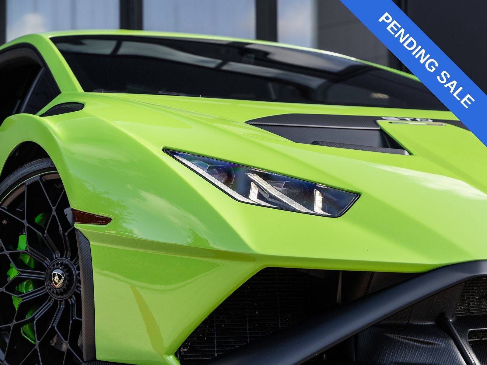 2023 Lamborghini Huracan STO Base