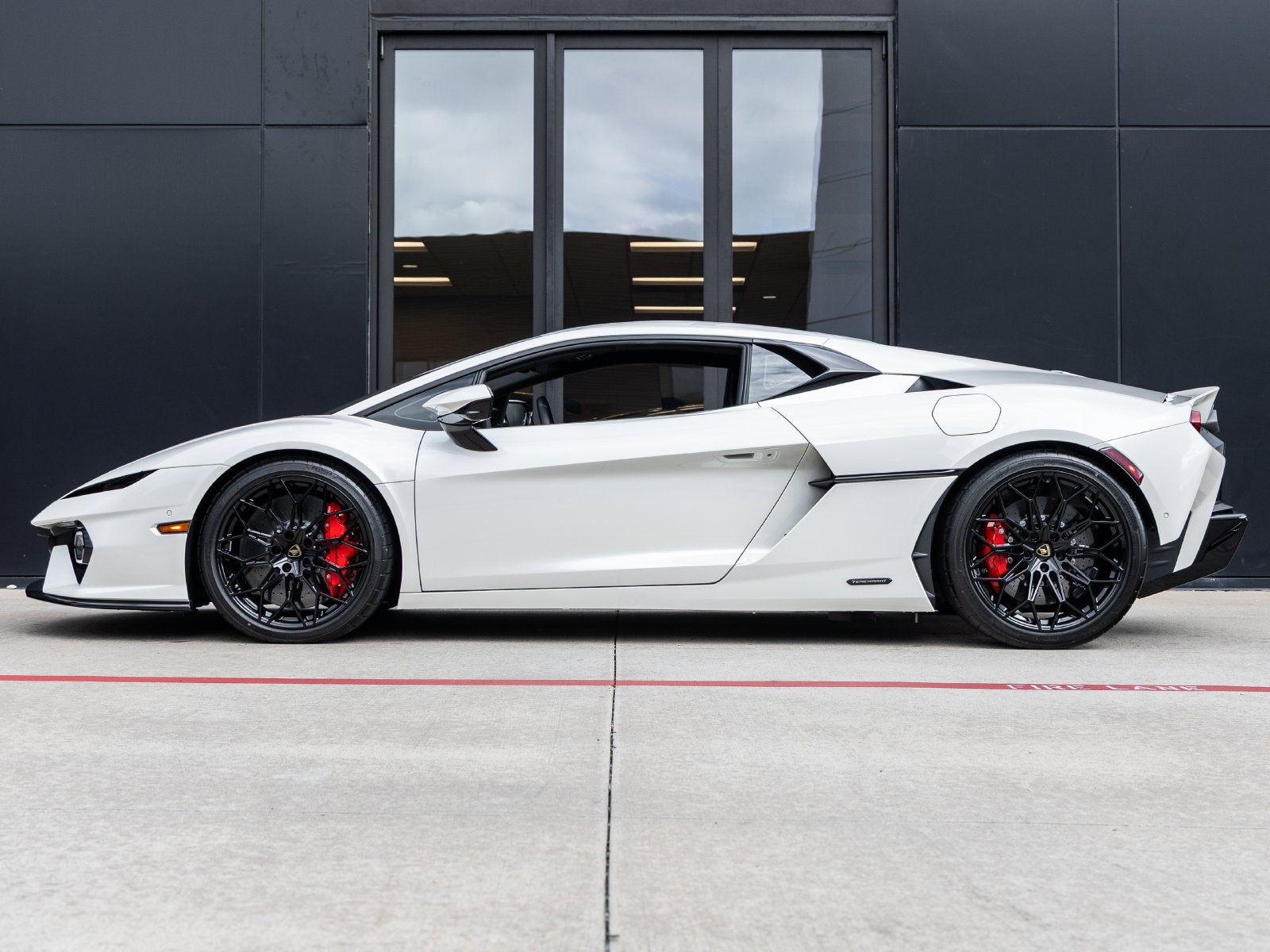 2026 Lamborghini Temerario Base
