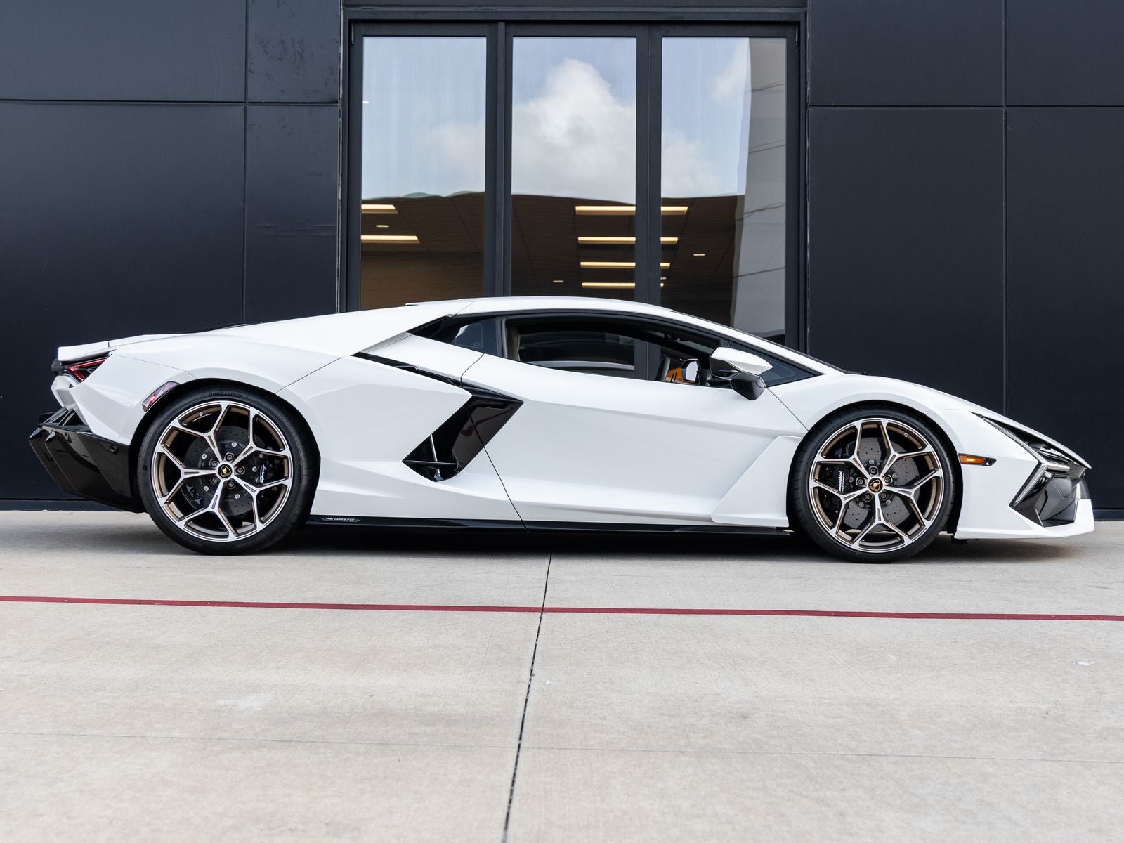 2024 Lamborghini Revuelto Base
