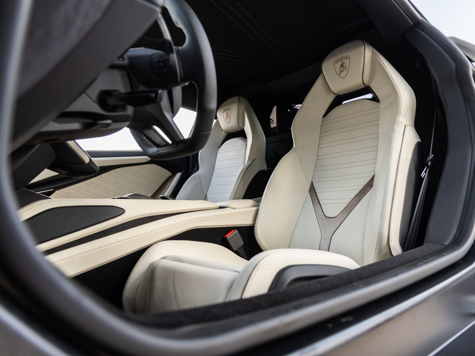 2024 Lamborghini Revuelto Base