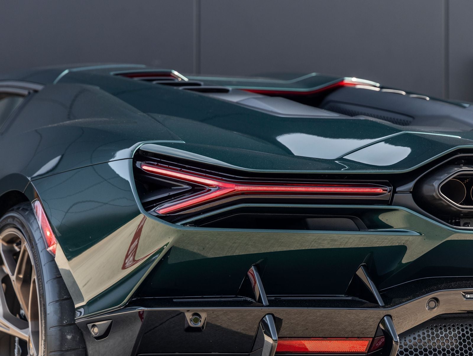 2025 Lamborghini Revuelto Base