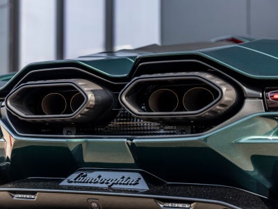 2025 Lamborghini Revuelto Base