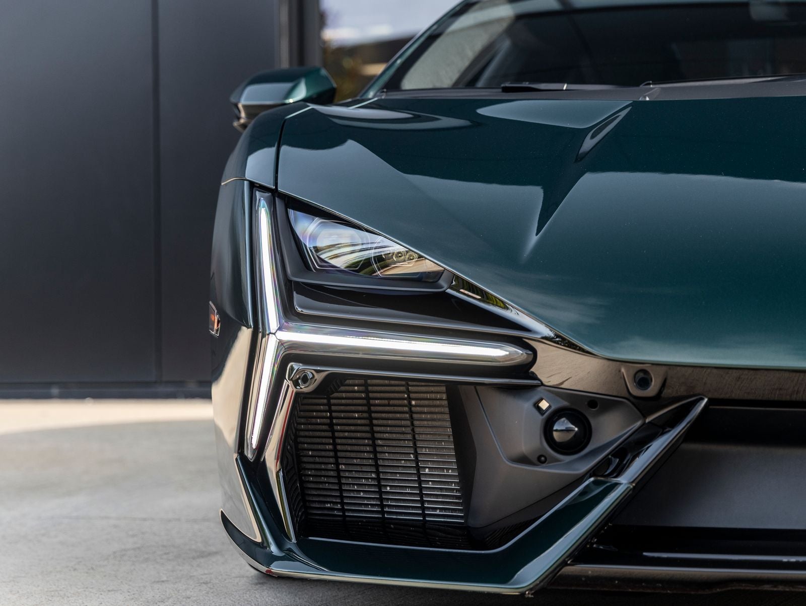 2025 Lamborghini Revuelto Base