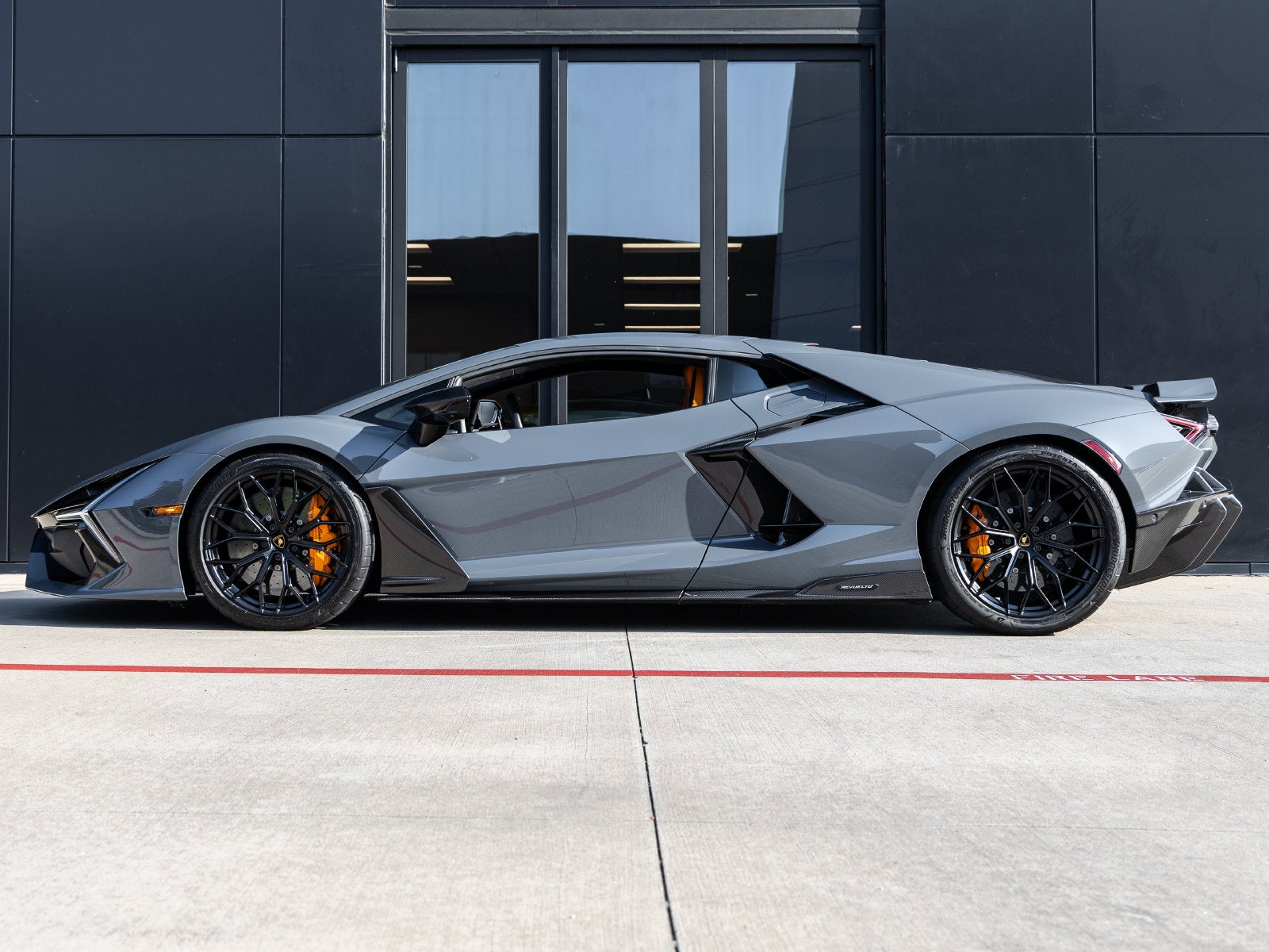 2025 Lamborghini Revuelto Base