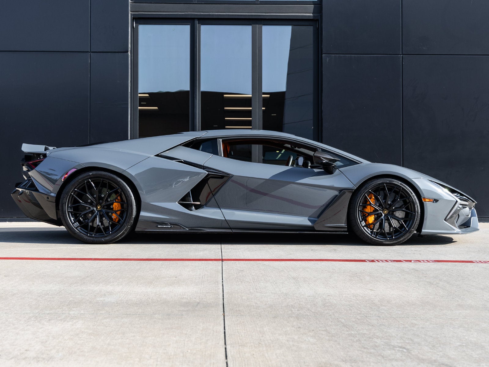 2025 Lamborghini Revuelto Base