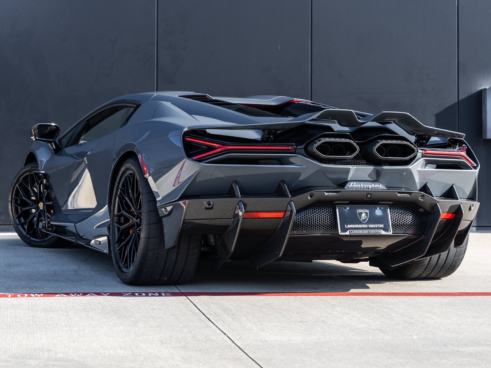2025 Lamborghini Revuelto Base