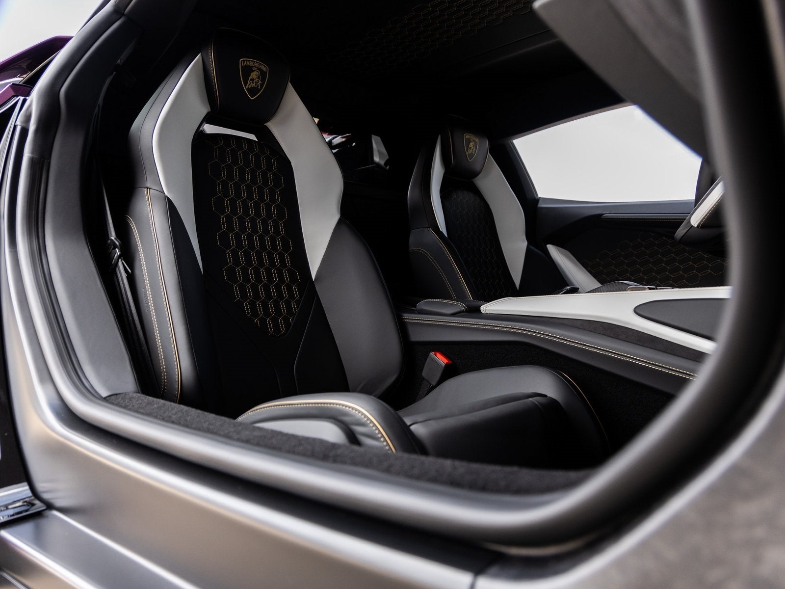 2025 Lamborghini Revuelto Base