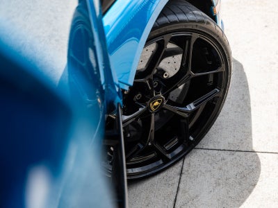 2025 Lamborghini Revuelto Base