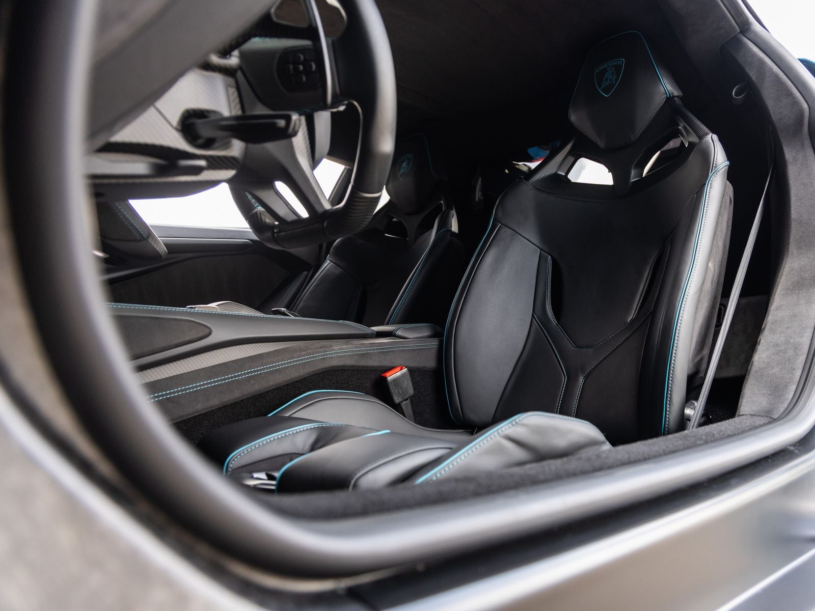 2025 Lamborghini Revuelto Base