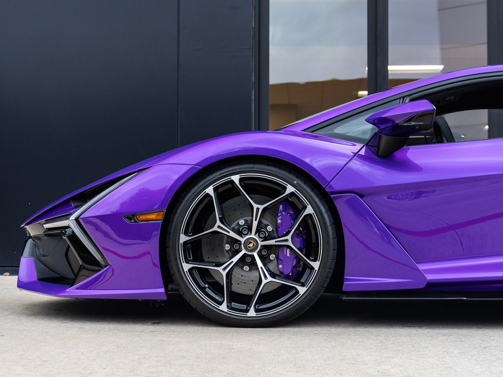2025 Lamborghini Revuelto Base