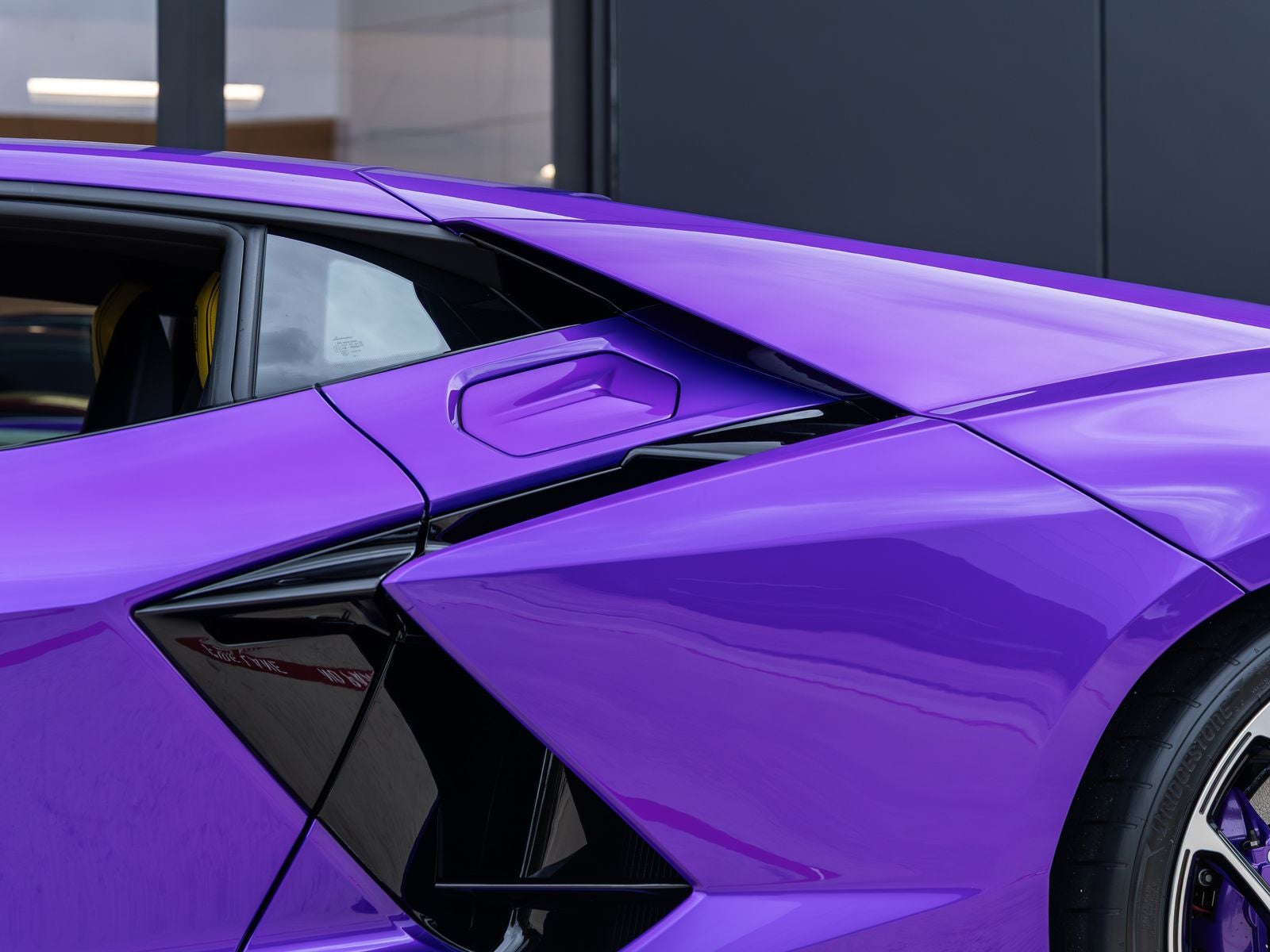 2025 Lamborghini Revuelto Base