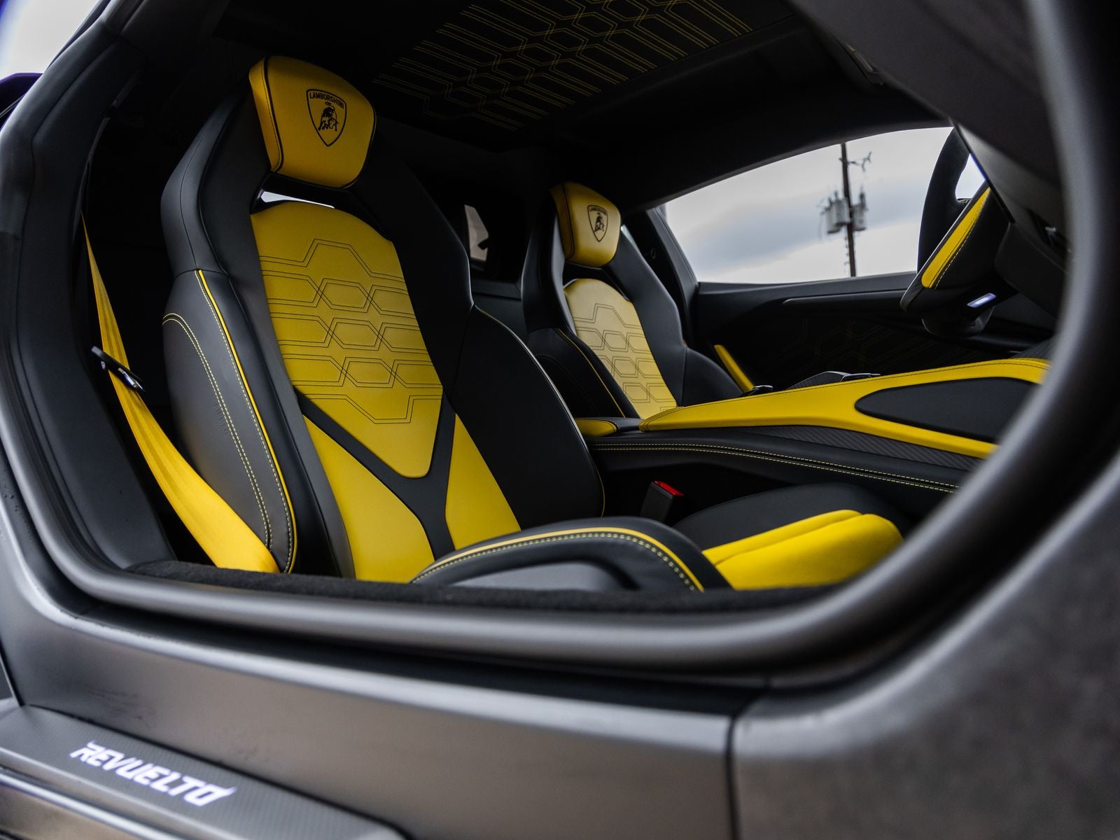 2025 Lamborghini Revuelto Base