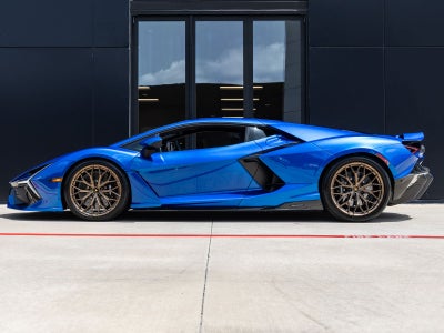 2025 Lamborghini Revuelto Base