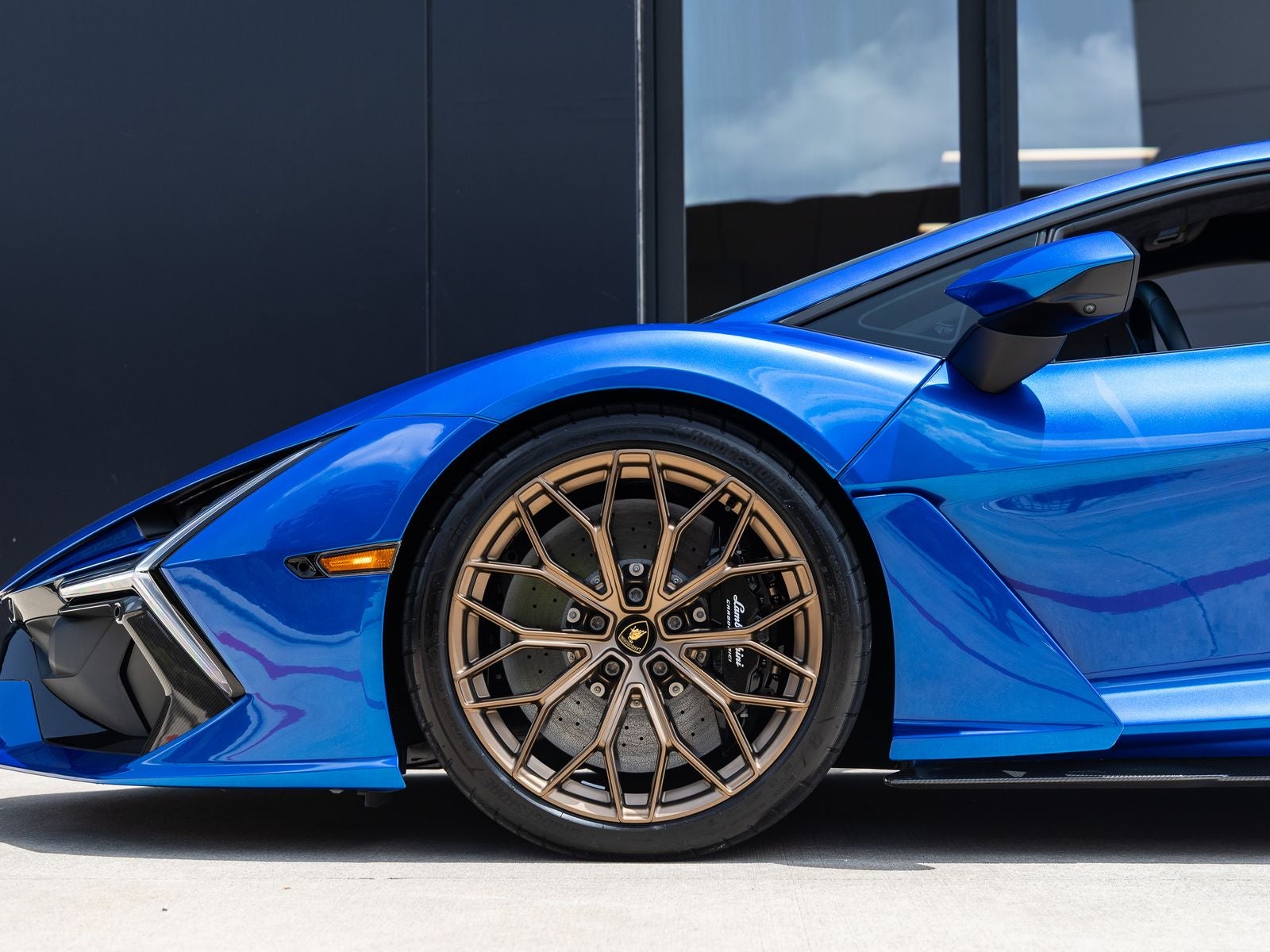 2025 Lamborghini Revuelto Base