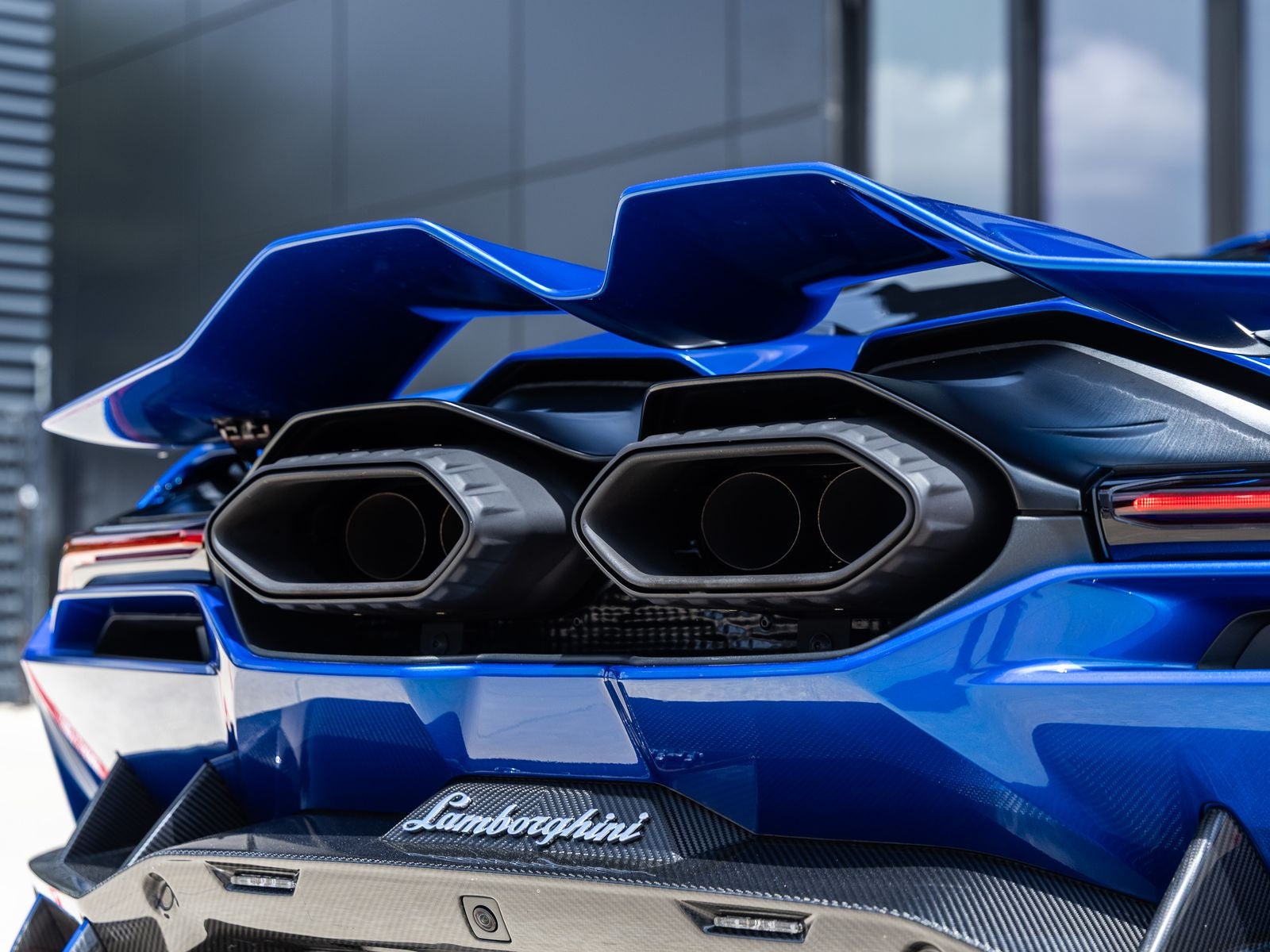 2025 Lamborghini Revuelto Base