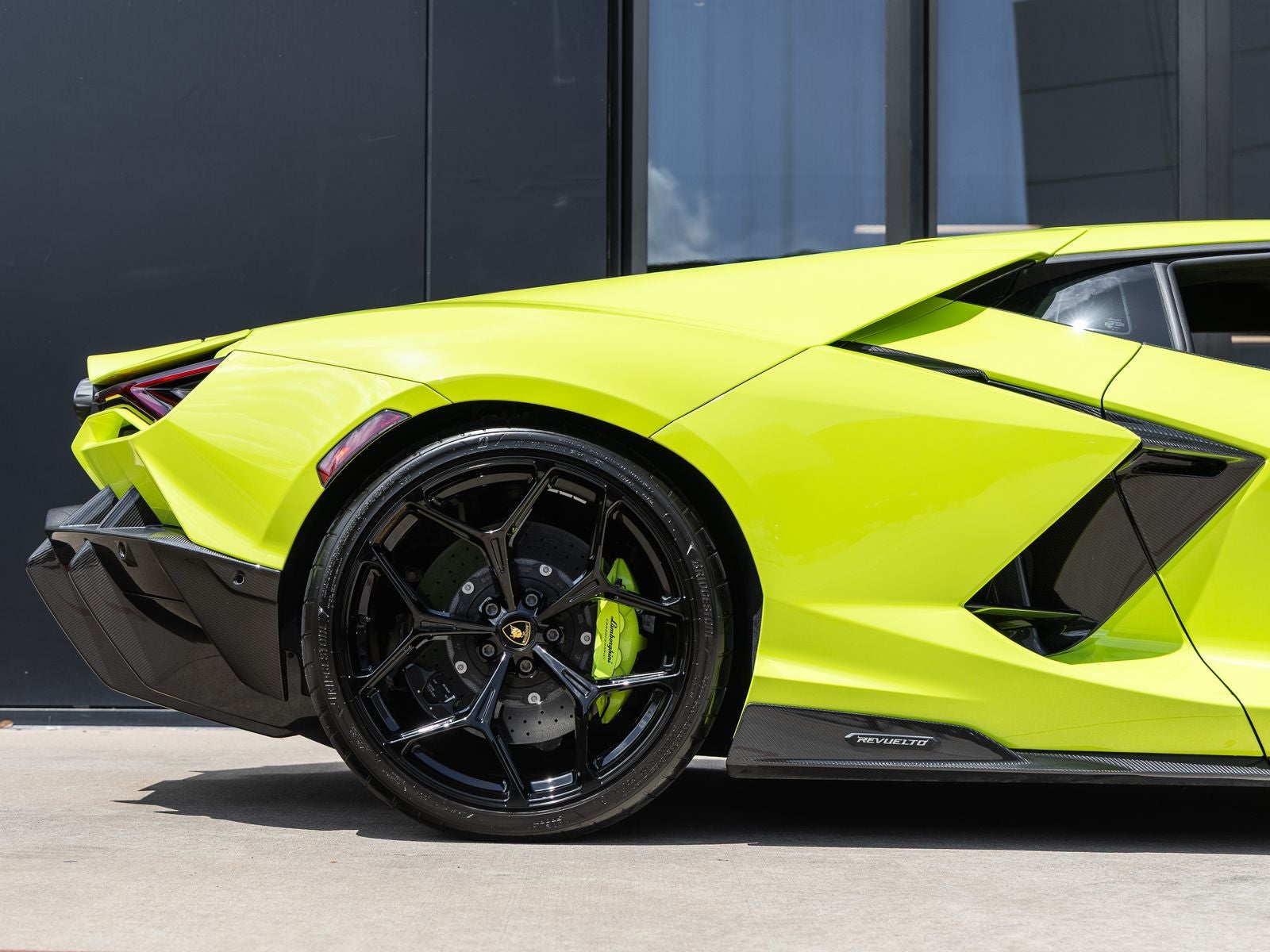 2025 Lamborghini Revuelto Base