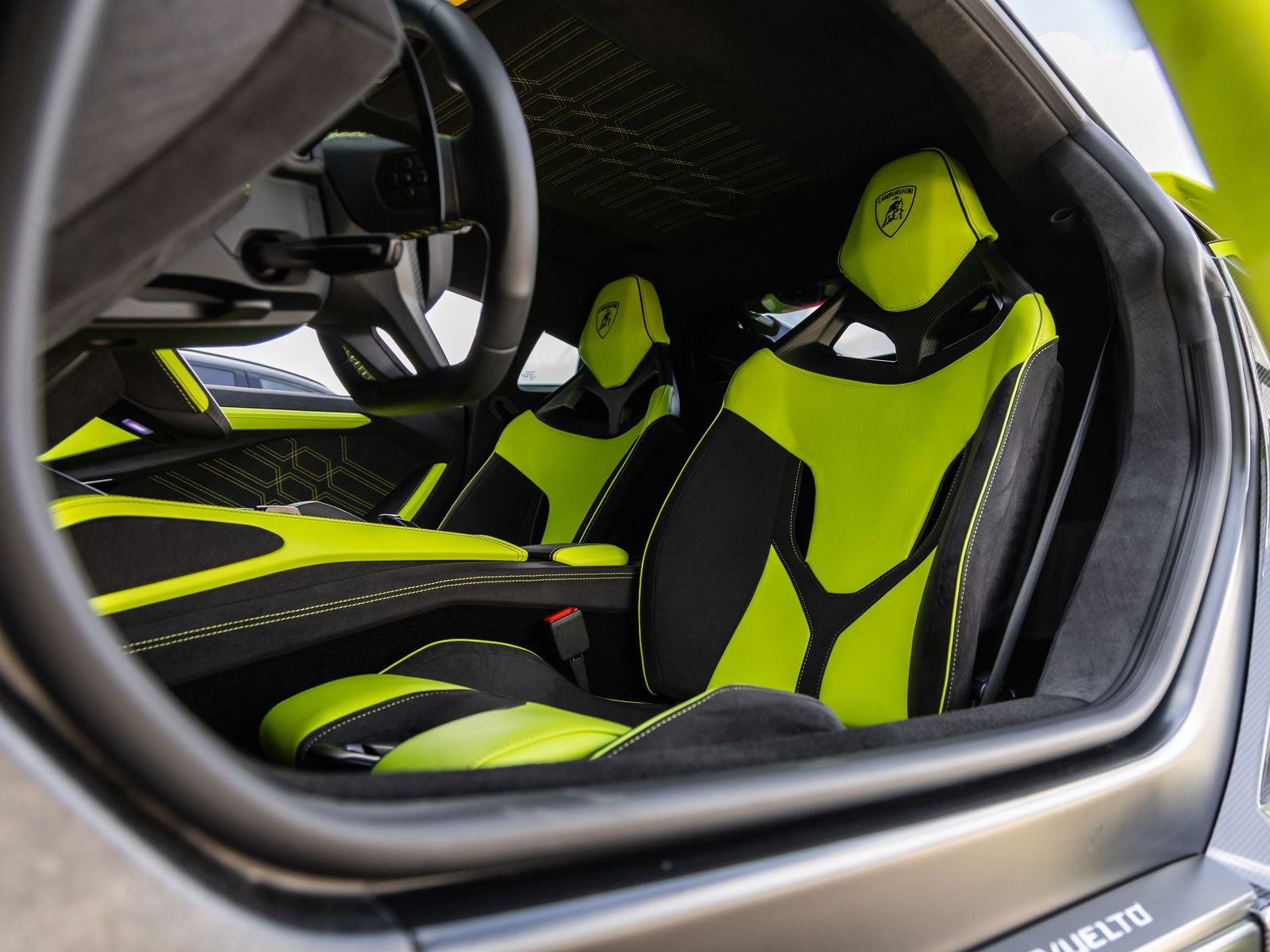 2025 Lamborghini Revuelto Base