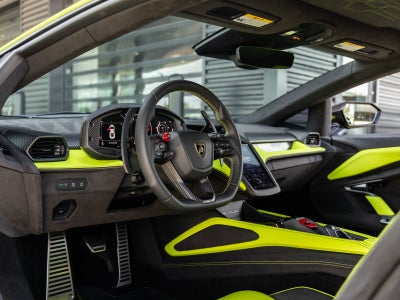 2025 Lamborghini Revuelto Base