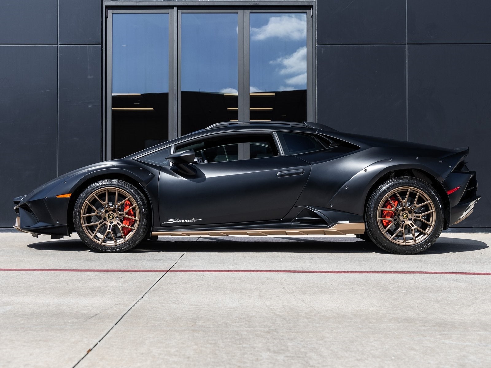 2024 Lamborghini Huracan Sterrato Base