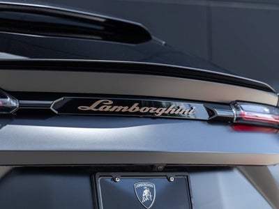 2021 Lamborghini Urus Base