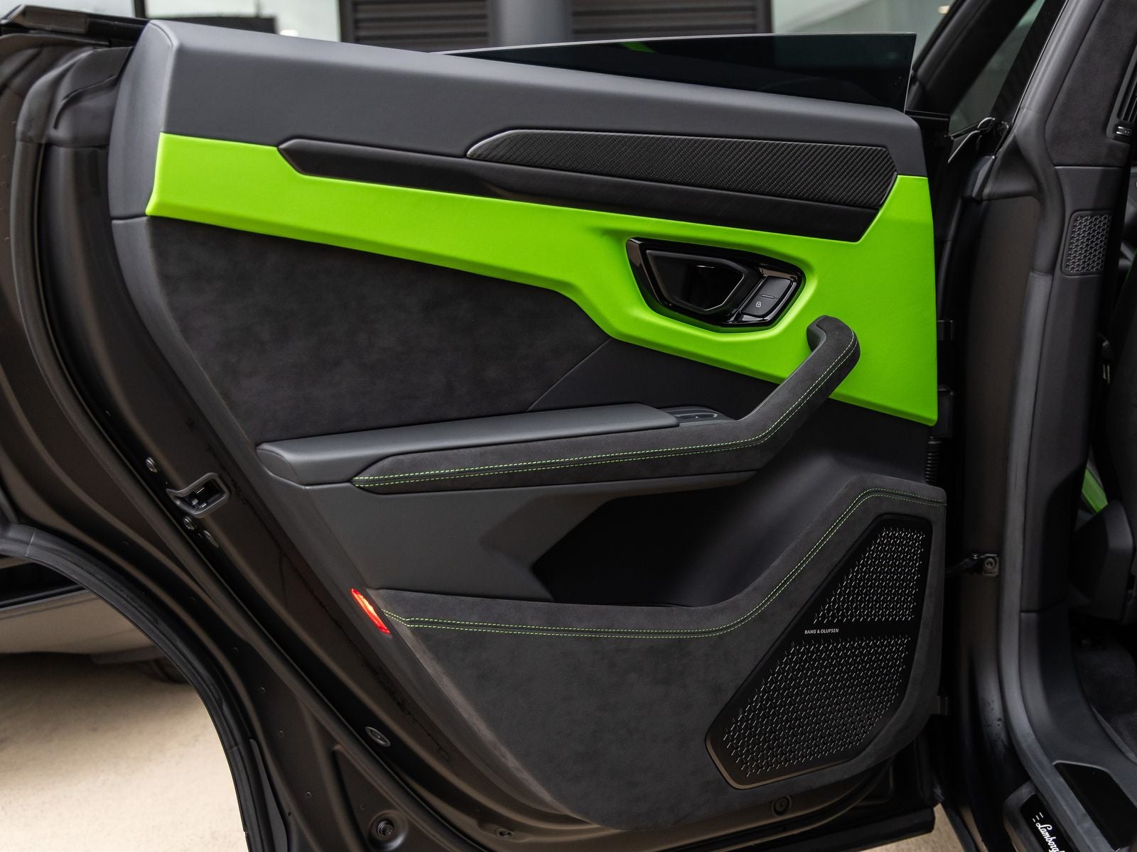 2023 Lamborghini Urus S