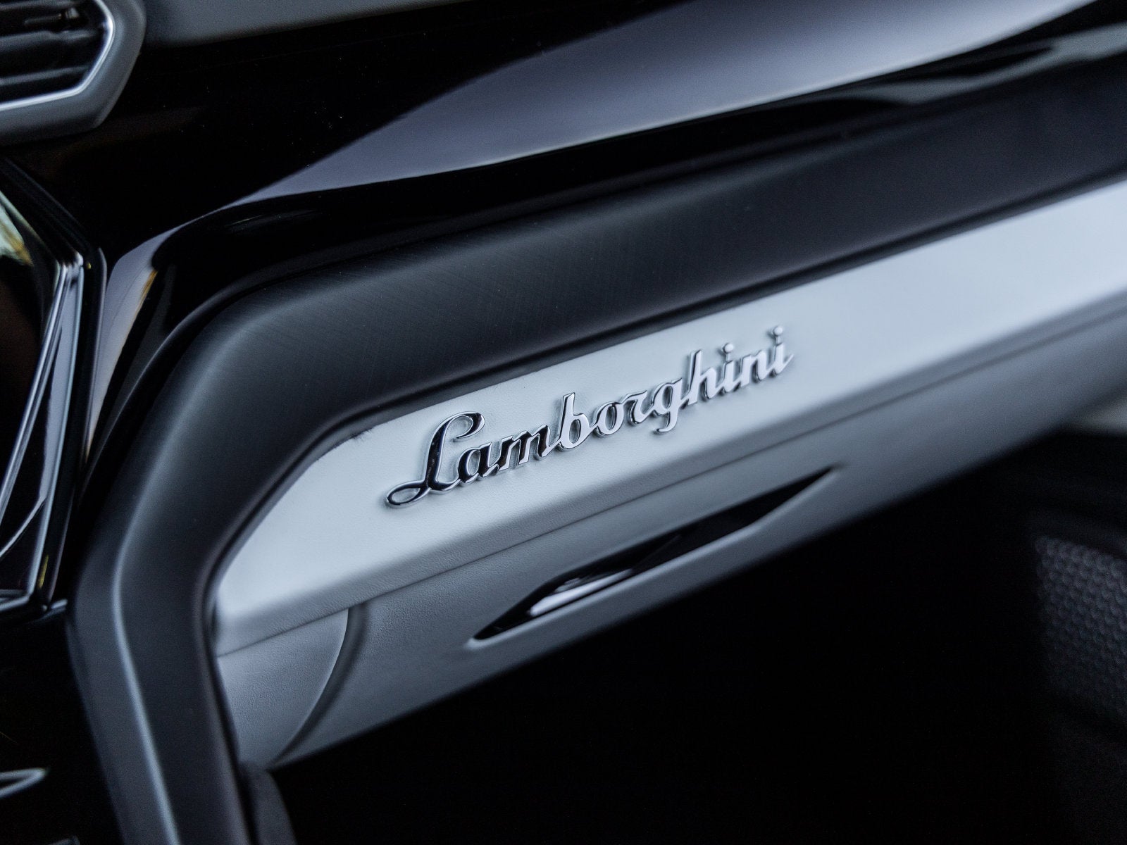 2024 Lamborghini Urus S