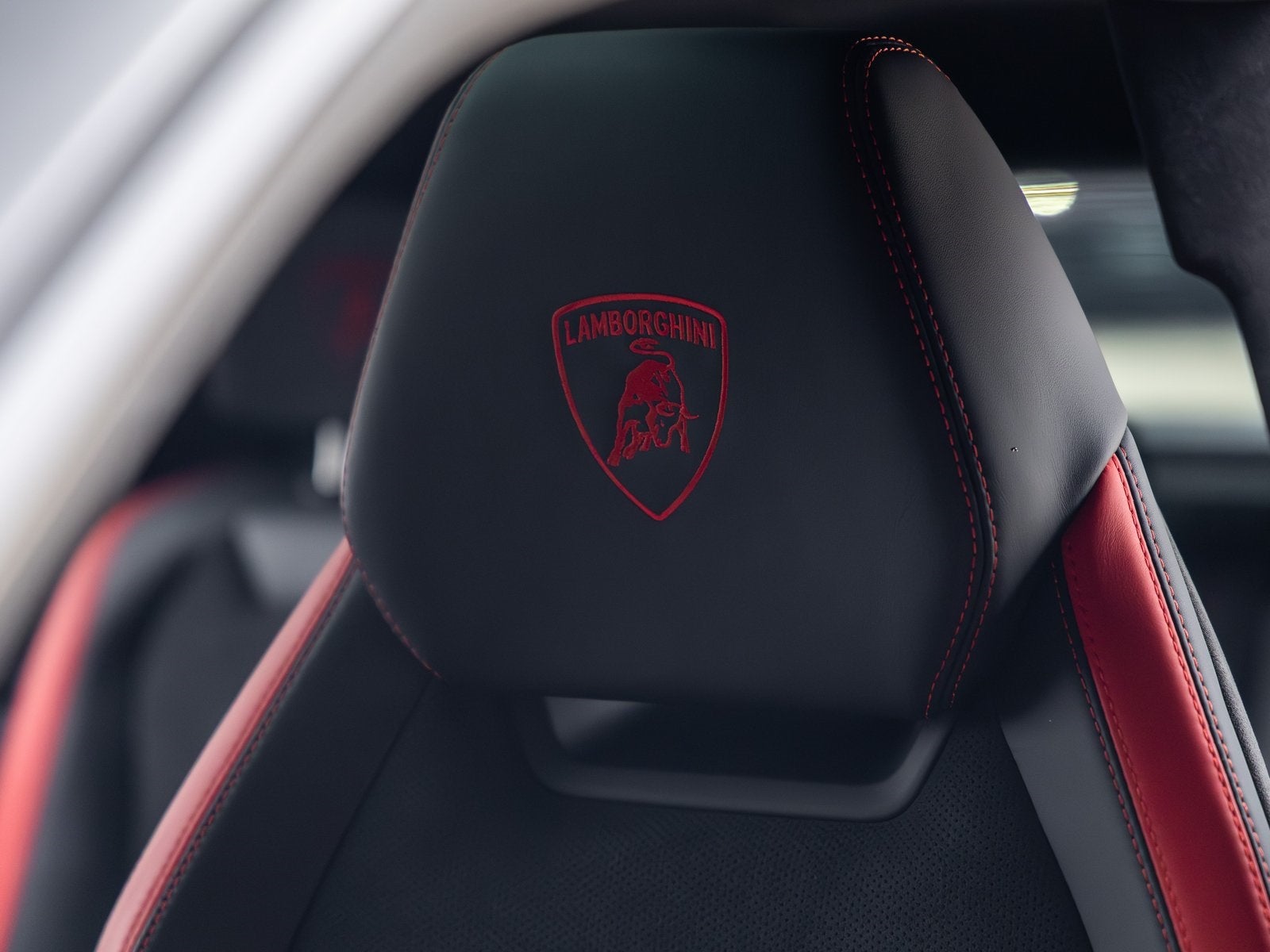 2024 Lamborghini Urus S