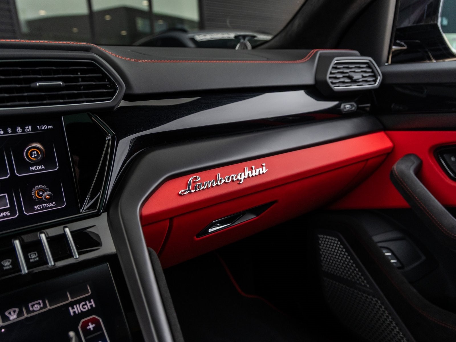 2024 Lamborghini Urus S