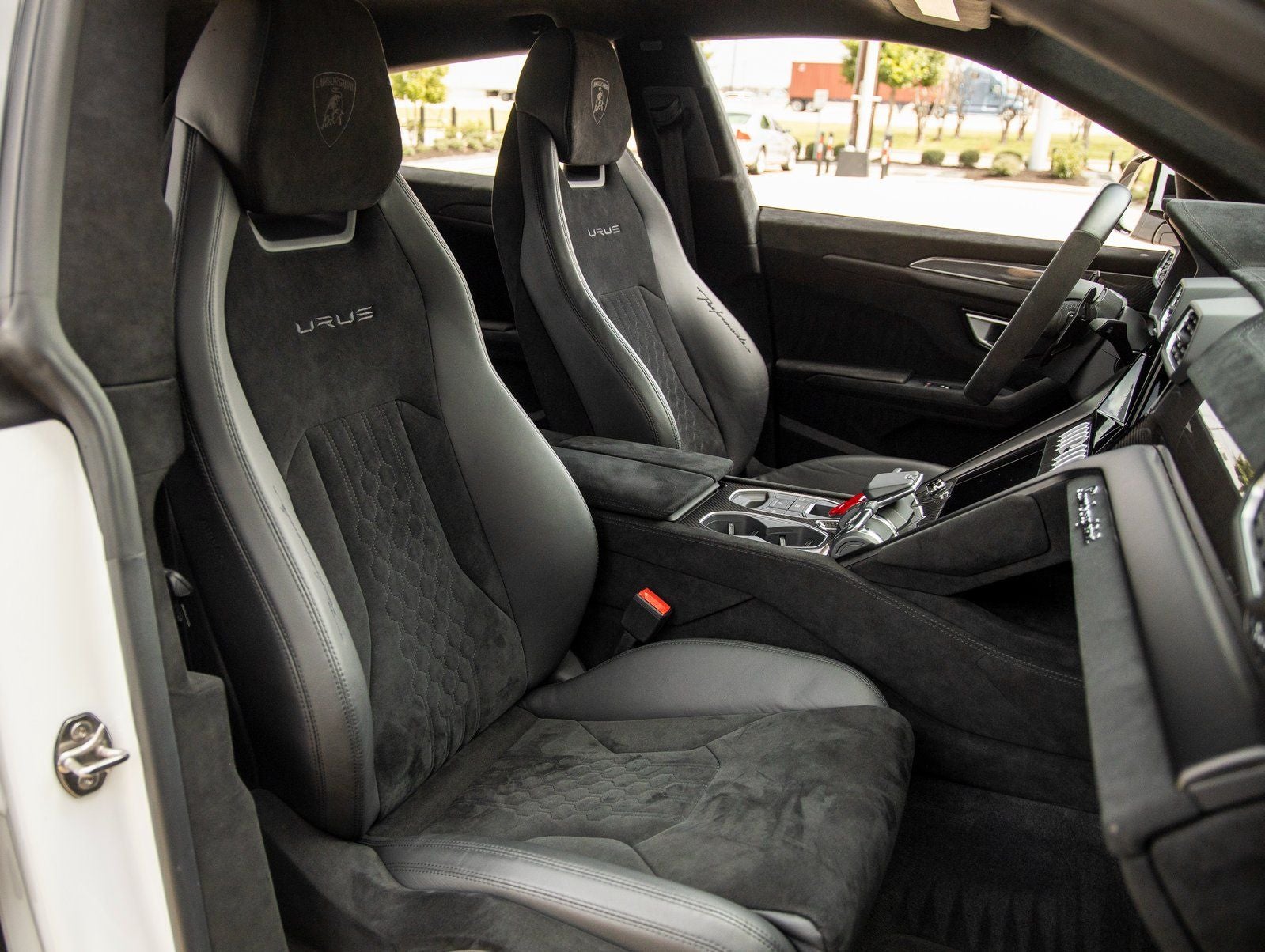 2024 Lamborghini Urus Performante