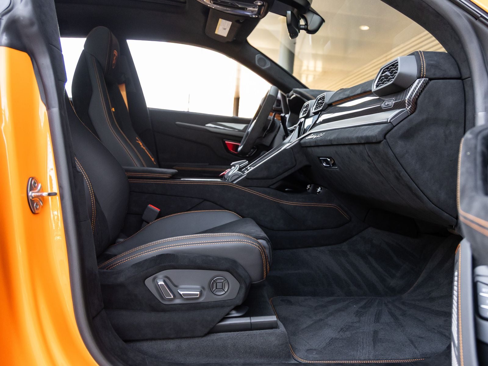 2024 Lamborghini Urus Performante