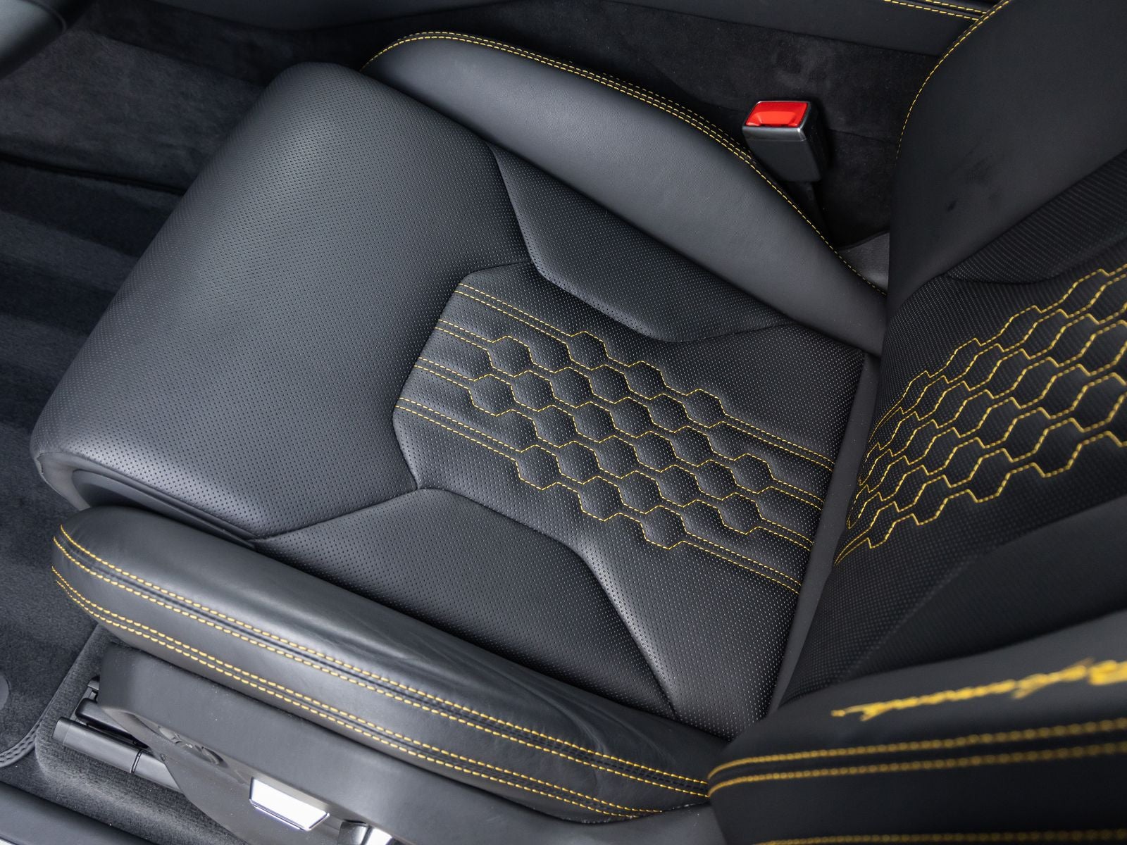 2024 Lamborghini Urus Performante