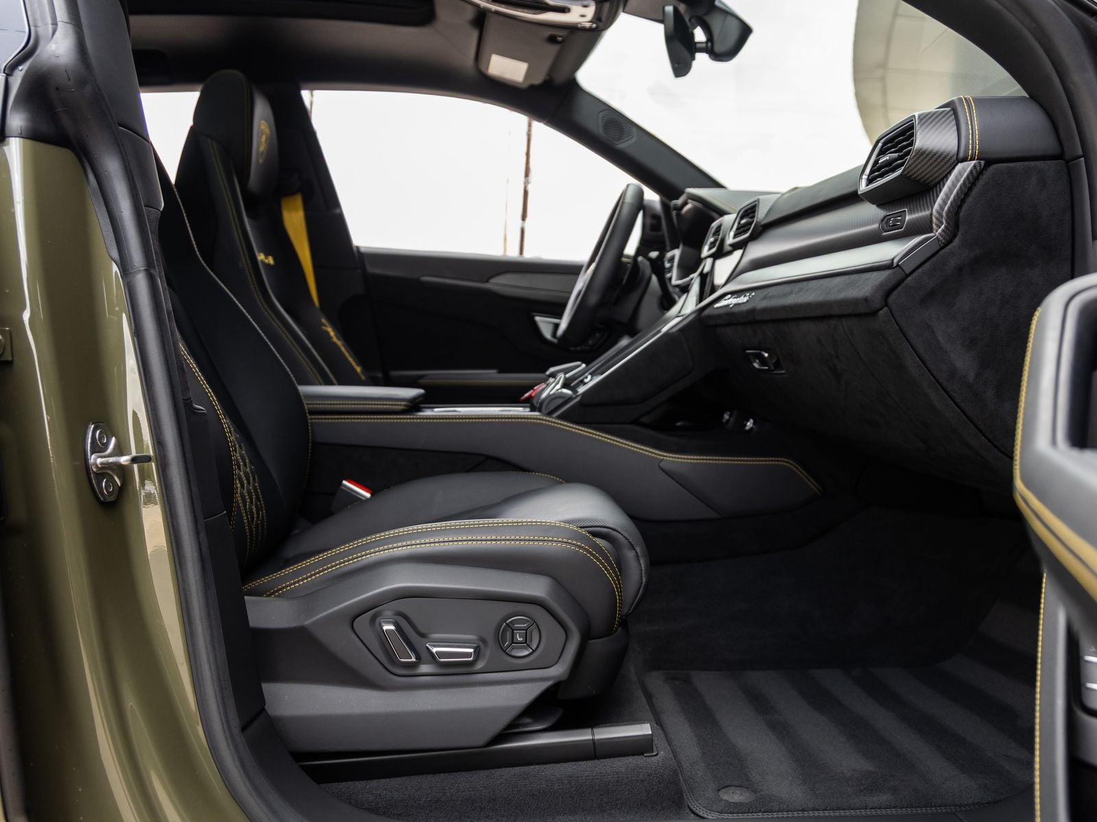 2024 Lamborghini Urus Performante